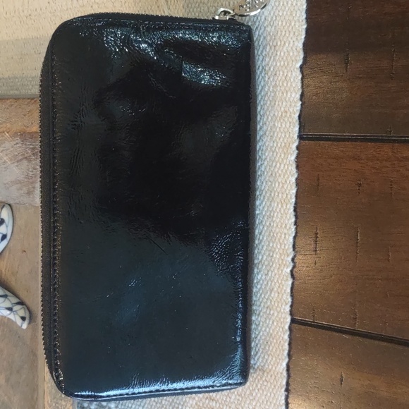 Tory Burch Miller Black Patent Leather Zip Around Continental Wallet EUC - Picture 2 of 13